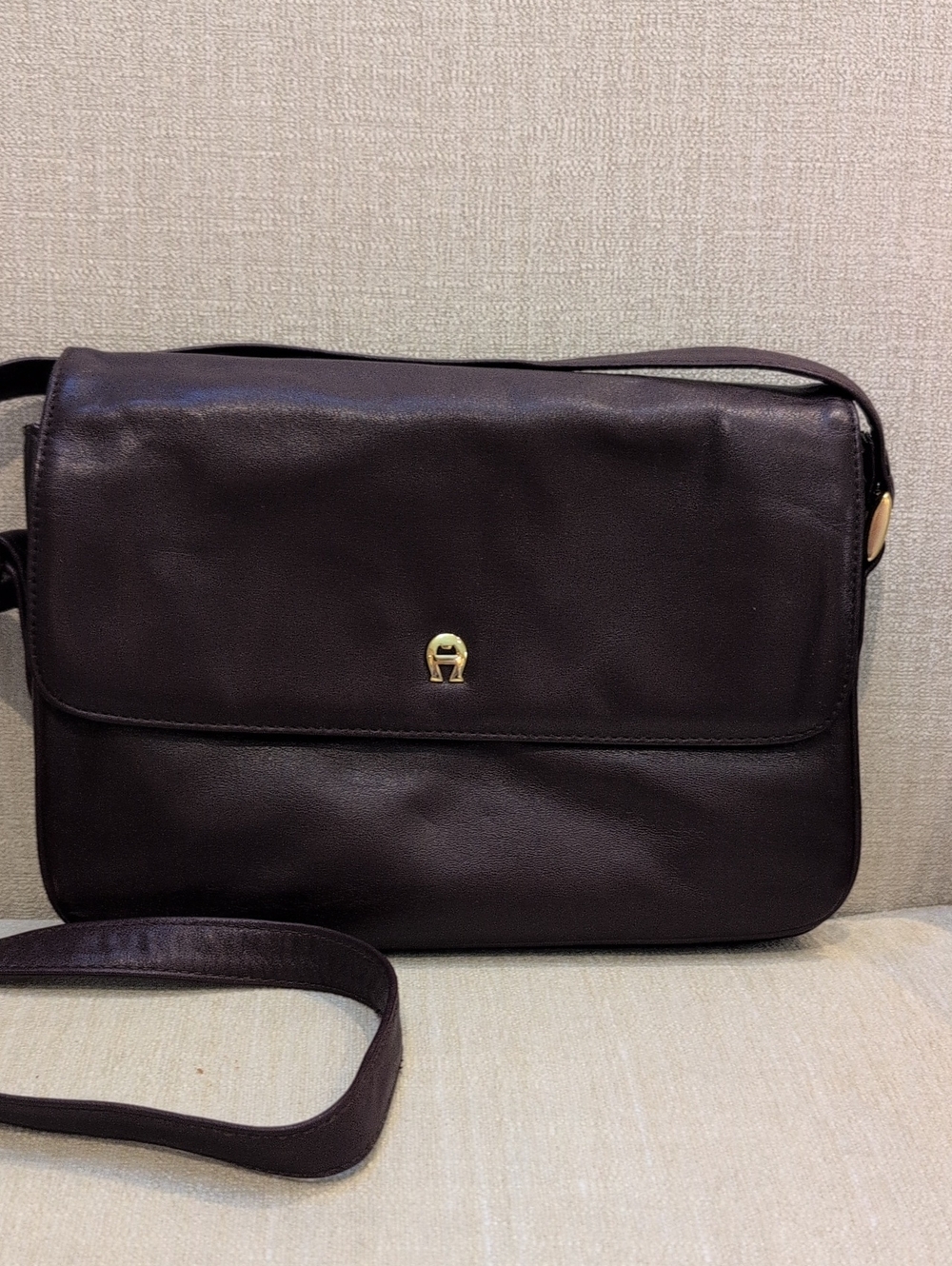 Etienne Aigner Classic Collection Burgundy Leather Crossbody Shoulder Bag
